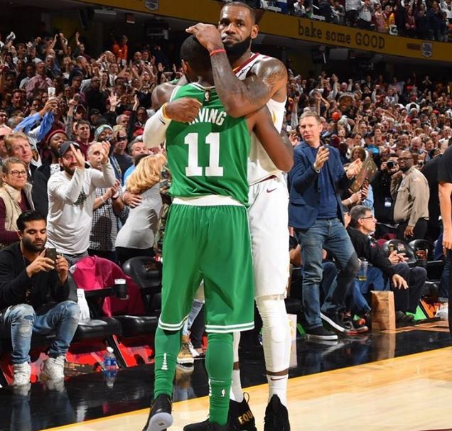 雄鹿凭借 雄鹿凭借