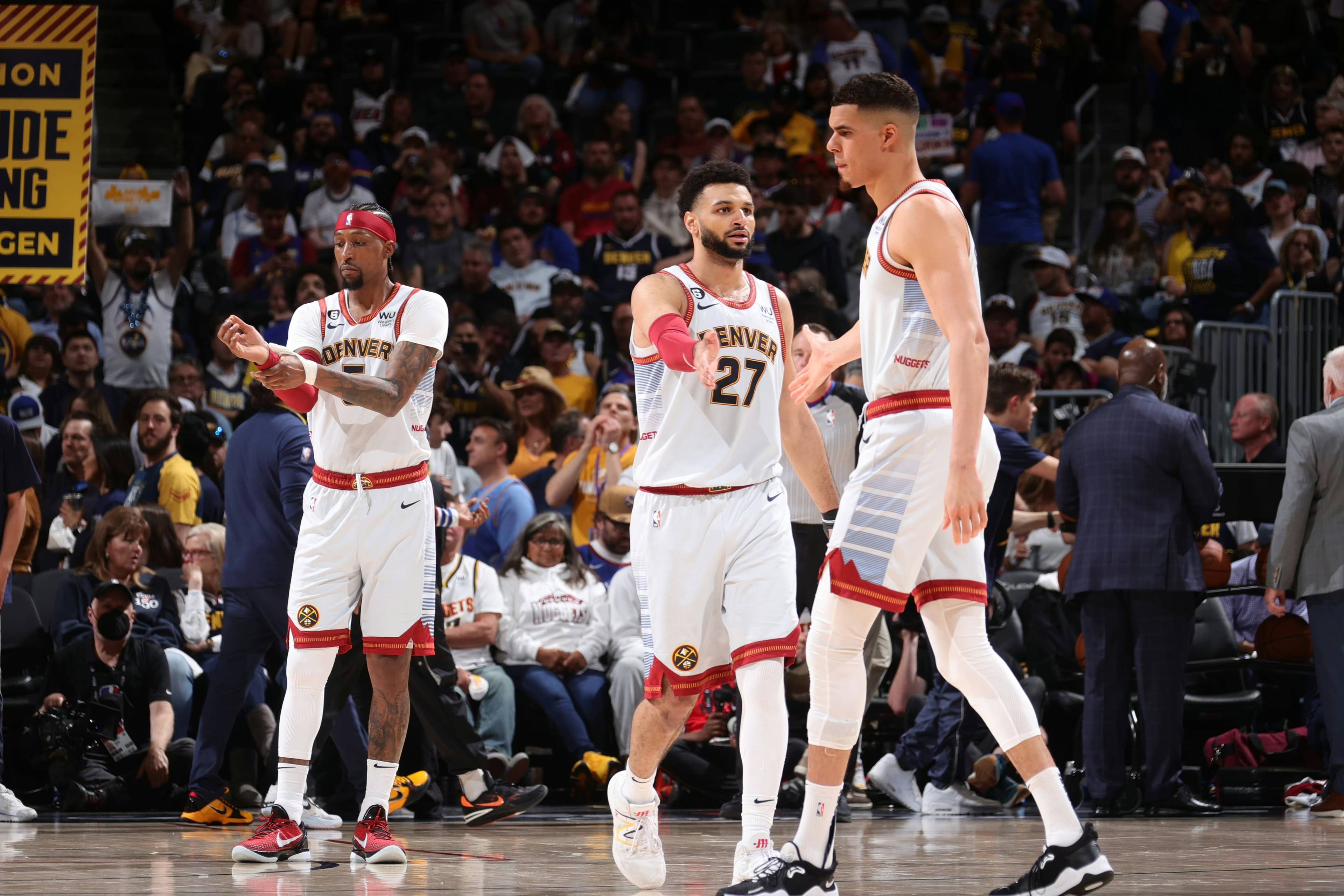 并调整压迫 并调整压迫